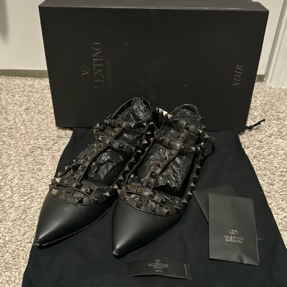 Valentino Rockstud Noir Cage Flats size 35.5